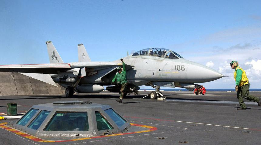 Điều quan trọng hơn là tính “thực dụng” của người Mỹ, khi kiên quyết không để có “F-14 phiên bản Trung Quốc”, khi chỉ bán máy bay, chứ không có chuyển giao công nghệ như đã làm với Nhật Bản. Điều này đã chứng minh tính đúng đắn của người Mỹ, khi sau này, chứng kiến hàng loạt Su-27 “phiên bản Trung Quốc” với tên gọi J-11.