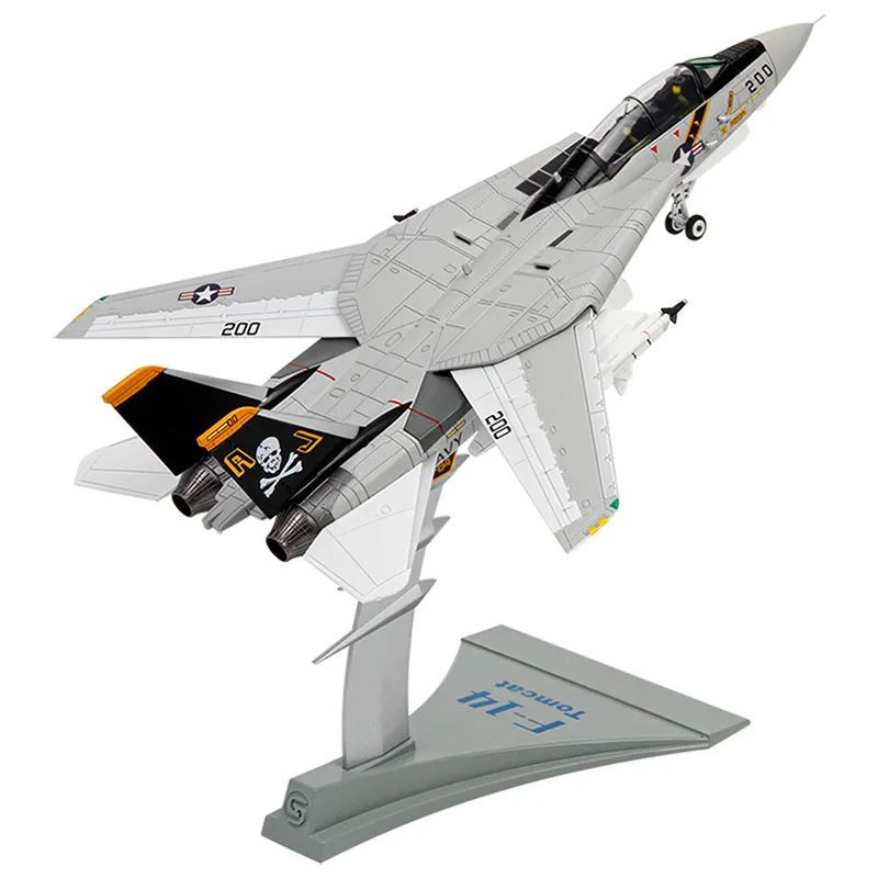 F-14 bay thử lần đầu vào năm 1970, được đưa vào biên chế vào lực lượng không quân Hải quân Mỹ từ năm 1974. Năng lực của F-14 được đánh giá là vượt trội so với các máy bay của Liên Xô cùng thời kỳ, mãi tới khi Su-27 xuất hiện, khoảng cách giữa chiến đấu cơ Mỹ và Liên Xô mới bị phá bỏ.
