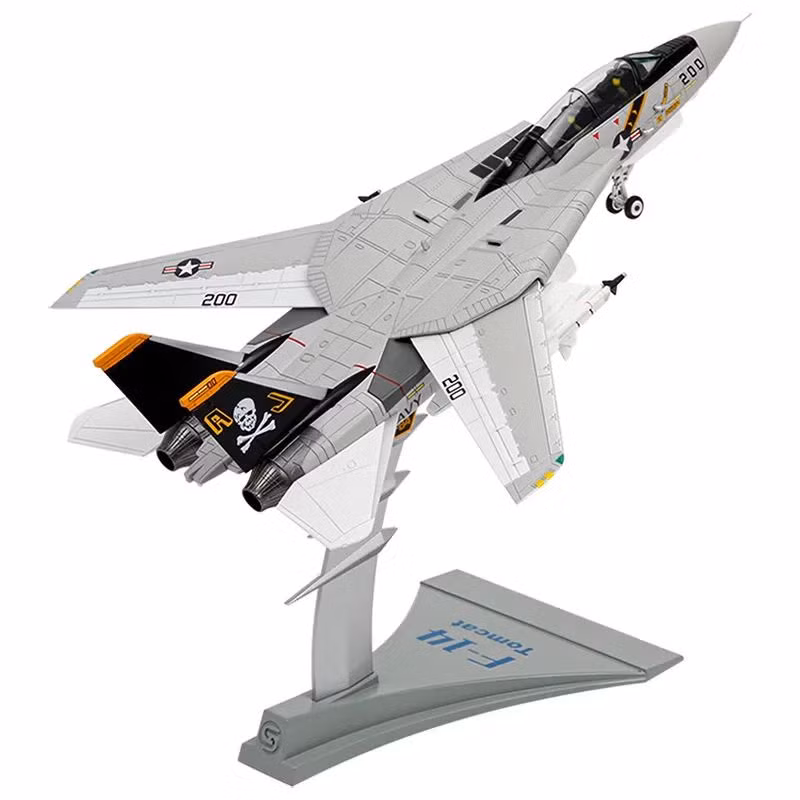 F-14 bay thử lần đầu vào năm 1970, được đưa vào biên chế vào lực lượng không quân Hải quân Mỹ từ năm 1974. Năng lực của F-14 được đánh giá là vượt trội so với các máy bay của Liên Xô cùng thời kỳ, mãi tới khi Su-27 xuất hiện, khoảng cách giữa chiến đấu cơ Mỹ và Liên Xô mới bị phá bỏ.