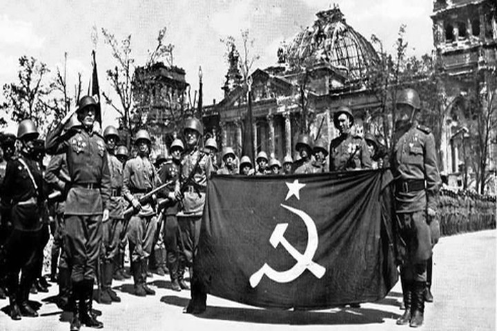 Trong giai đoạn sau của cuộc chiến, tỷ lệ người Ukraine trong bốn mặt trận lớn trên lãnh thổ Ukraine, do quân đội Liên Xô tiến hành là khoảng 60-80%; sau tháng 6/1944, người Ukraine chiếm 40% tổng số quân đội Liên Xô.