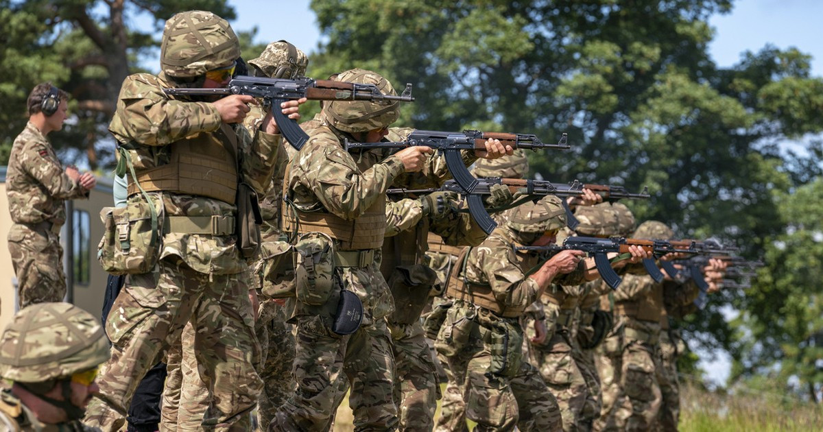 Cho dù sau khi huy động lực lượng dự bị, quân đội Nga nhiều nhất cũng không vượt quá 300.000 quân trên chiến trường Ukraine. Vì vậy, quân đội Ukraine đã thực sự duy trì được lợi thế sức mạnh gấp 2-3 lần so với quân đội Nga.