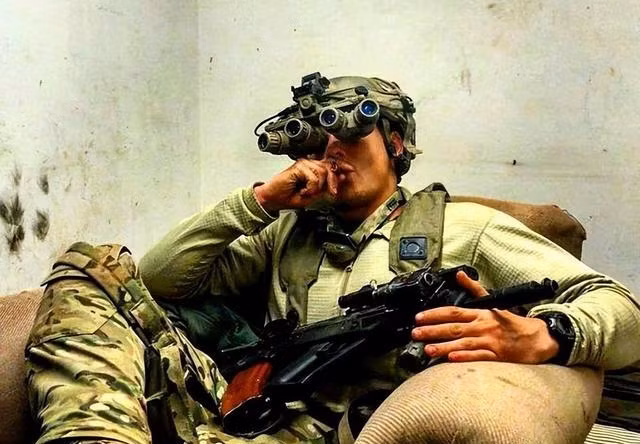 Ngoài ra Ukraine nhận được 2.000 máy bay không người lái mang tên lửa lảng vảng (UAV tự sát); một lượng lớn hệ thống quan sát ban đêm, hệ thống thông tin liên lạc, thiết bị chống cháy nổ và rà phá bom mìn, v.v.