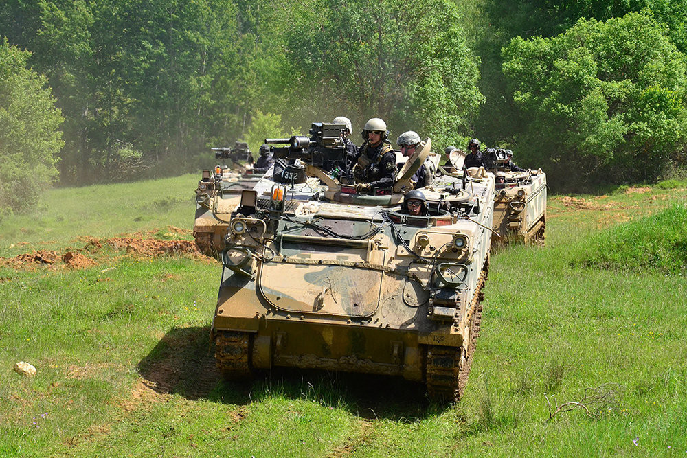 Những vũ khí mà phương Tây viện trợ cho Ukraine bao gồm hơn 1.000 xe tăng T-72, xe bọc thép M113, xe chiến đấu bộ binh BMP-2, xe quân sự Hummer và xe vận tải kháng mìn, xe bọc thép M1117, v.v.