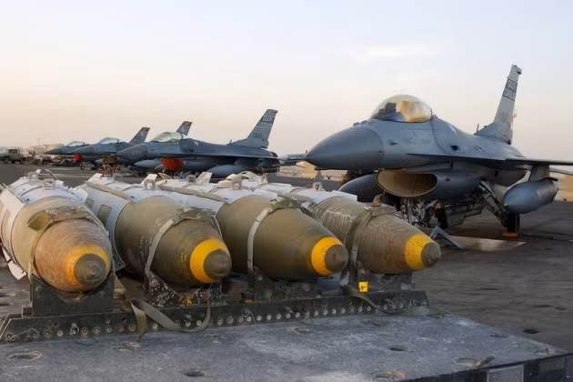 Tài liệu bị rò rỉ của Mỹ được cho là đã được xuất bản vào khoảng cuối tháng Hai và đầu tháng Ba; còn thông tin về việc quân đội Ukraine sử dụng bom JDAM trong chiến đấu bắt đầu xuất hiện vào đầu tháng Ba.