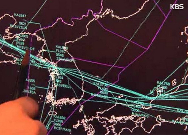 Tuy nhiên các nhà quân sự phương Tây quên đi mất hai điều, thứ nhất là bom JDAM được dẫn đường bằng hệ thống dẫn đường quán tính (INS), nhưng nếu không có hiệu chỉnh sai số bằng GPS, độ chính xác của JDAM có khi chệch mục tiêu đến hàng km. Trong khi đó, việc gây nhiễu tín hiệu GPS không phải là quá khó khăn.