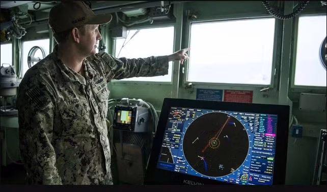 Các chuyên gia phương Tây cũng phải công nhận khả năng gây nhiễu tín hiệu GPS của Nga; họ dẫn chứng trường hợp Nga gây nhiễu thành công tín hiệu GPS ở phía bắc Na Uy, từ các địa điểm cách xa biên giới của Nga, mà không ảnh hưởng đến dải tần gần đó, từ hệ thống định vị vệ tinh GLONASS của Nga. 