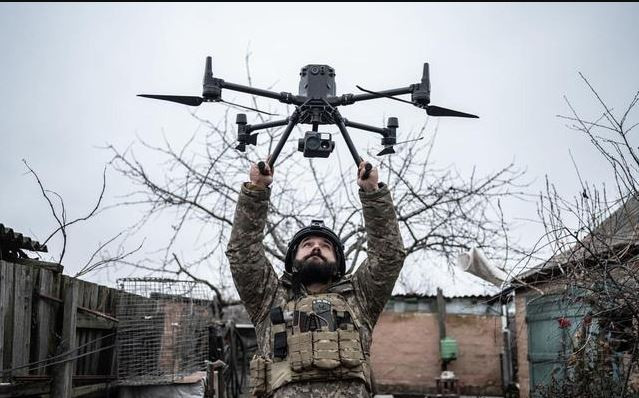 Các mục tiêu quan trọng nhất của quân đội Ukraine mà Nga phải tập trung tiêu diệt chính là UAV trinh sát và các đài quan sát pháo binh của Ukraine. Chỉ cần những bộ phận này bị tiêu diệt, thì pháo binh của quân đội Ukraine phía sau, sẽ mất đi khả năng tấn công chính xác, không thể kịp thời ngăn chặn hiệu quả đòn tấn công của quân đội Nga.