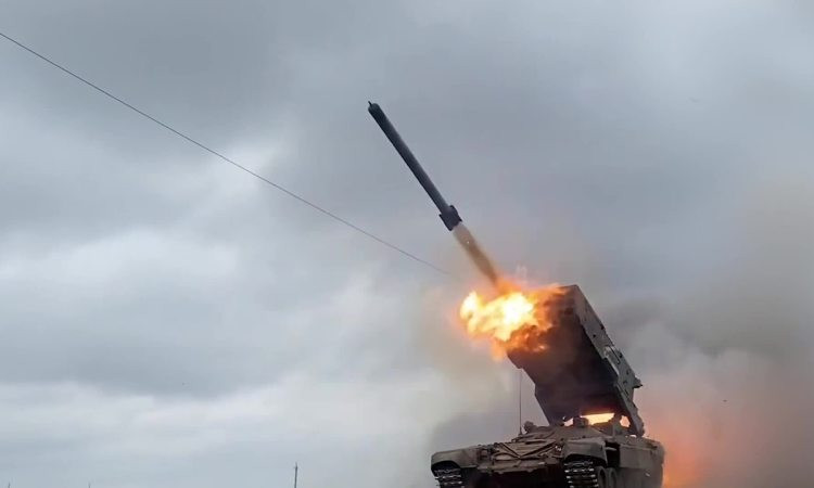 Mặc dù quân đội Nga ở tiền tuyến đã bắn phá bằng nhiều loại đạn và thậm chí là cả loại đạn nhiệt áp hạng nặng, gây ra nhiều thiệt hại cho Quân đội Ukraine; nhưng quân Ukraine có hệ thống hầm ngầm, nên có thể giảm bớt thiệt hại. Trong khi đó, hỏa lực chính của quân đội Ukraine, không phải hỏa lực của các lô cốt đô thị và hầm ngầm, mà chính là pháo binh. 