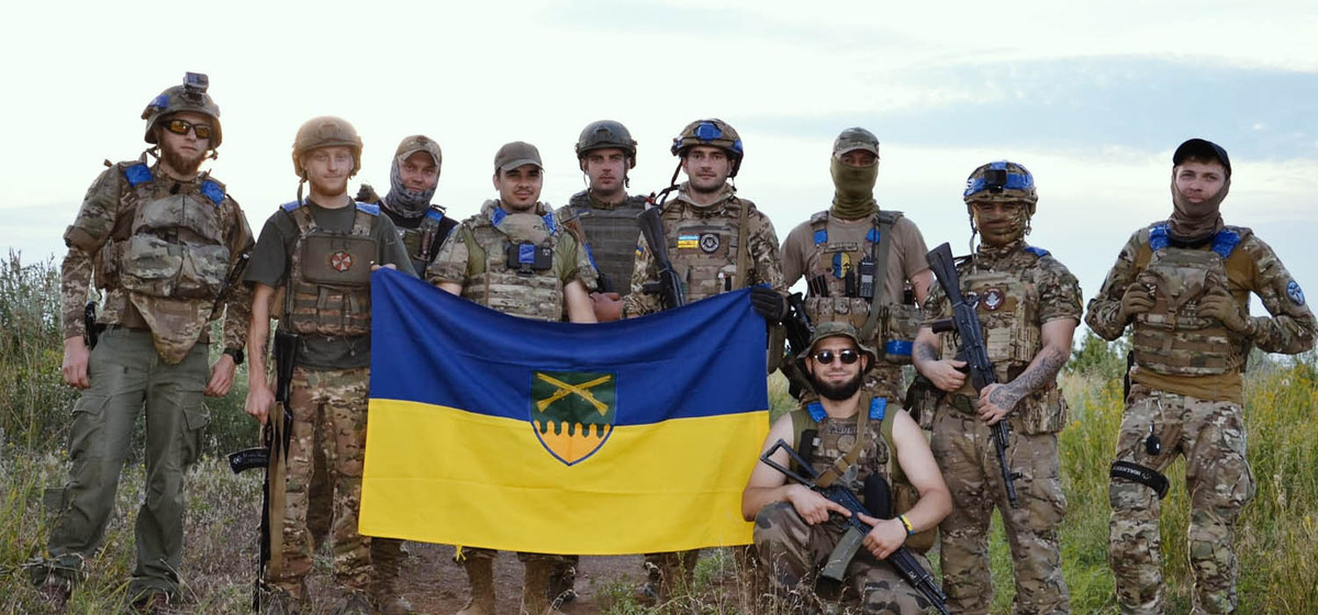 Mọi chuyện vẫn phải bắt đầu từ đơn vị chủ lực của Quân đội Ukraine và trụ cột tinh thần của họ là Lữ đoàn xung kích (cơ giới) số 92. Trong cuộc phản công Kharkov của Quân đội Ukraine năm 2022, Lữ đoàn 92 đã tiến vào Kupyansk và cắm cờ Ukraine tại tòa nhà hội đồng thành phố.