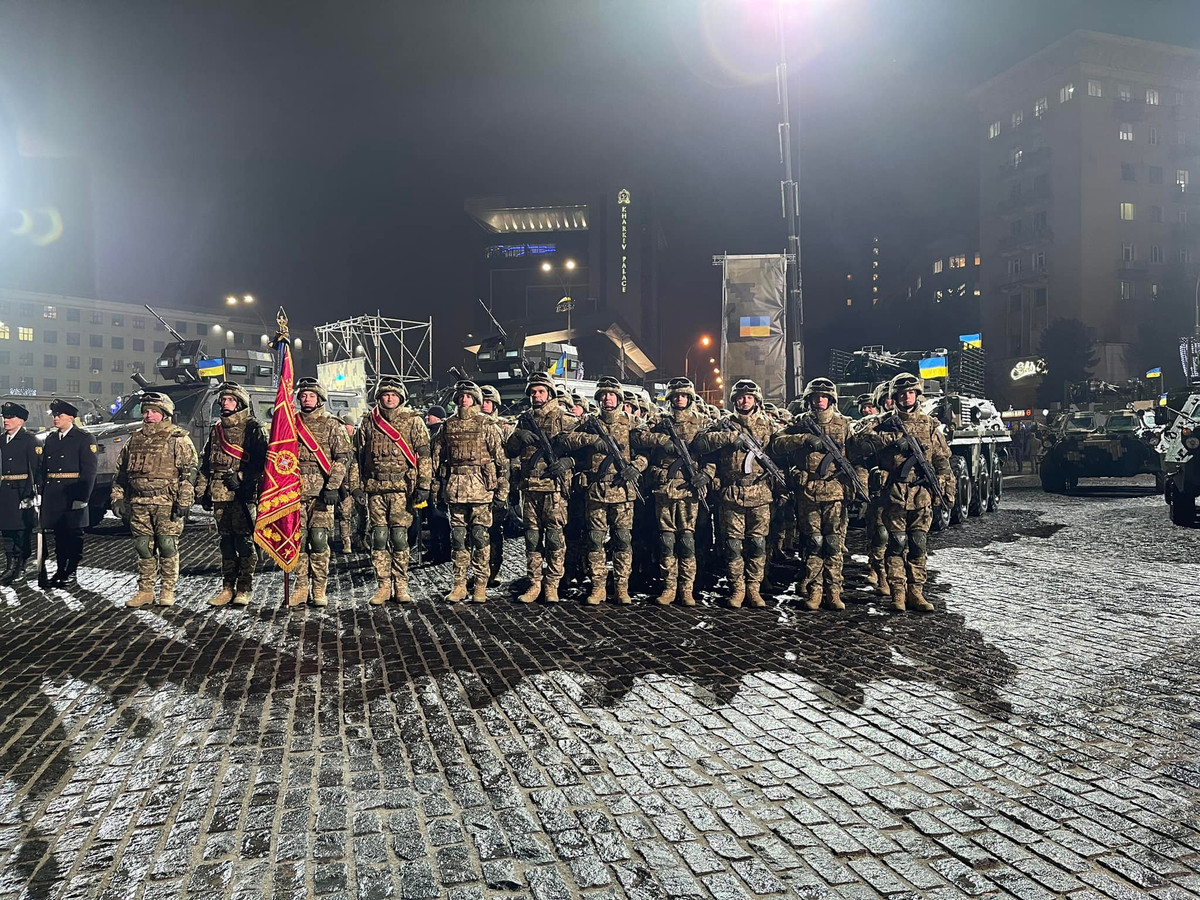 Thứ ba, khu vực này gần tỉnh Sumy hơn, nên giả sử quân Nga mở cuộc tấn công tương tự như ở Kharkov vào Sumy, thì Lữ đoàn xung kích 92 có thể di chuyển tới đó nhanh hơn để hỗ trợ. Nhưng động thái này thực chất có nghĩa là Bộ Tổng tham mưu Quân đội Ukraine tin rằng, họ không còn chịu áp lực ở sườn phía bắc Kharkov. 