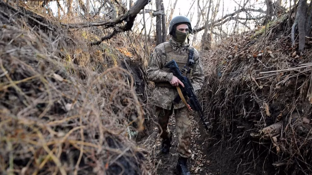 Lực lượng của Ukraine tăng viện cho Kharkov, khiến đà tiến công của quân Nga bắt đầu gặp khó khăn. Sau khi có các đơn vị tăng viện như Lữ đoàn xung kích 92, tinh thần của lính Ukraine trong khu vực đã dần trở lại bình thường.