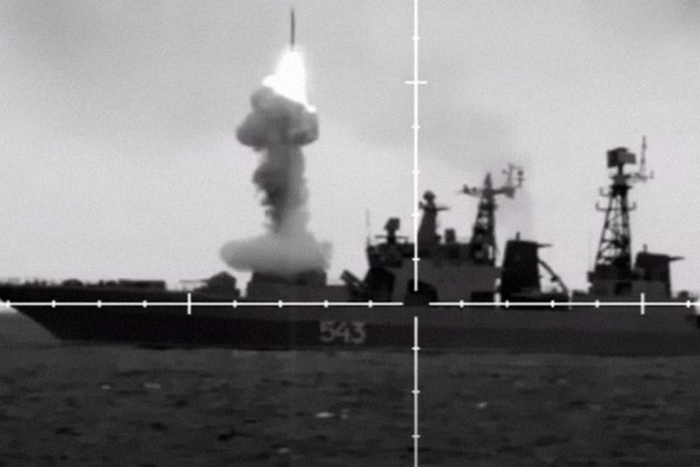 Hải quân Nga tuyên bố, sẽ bắn chìm bất cứ tàu chiến, tàu ngầm nào xâm phạm lãnh hải; có thể các cuộc tấn công sẽ được thực hiện, mà không có cảnh báo trước, hoặc các tàu nước ngoài phớt lờ yêu cầu của phía Nga.