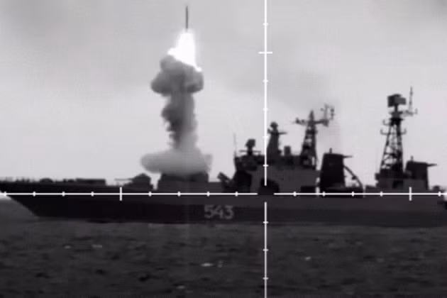 Hải quân Nga tuyên bố, sẽ bắn chìm bất cứ tàu chiến, tàu ngầm nào xâm phạm lãnh hải; có thể các cuộc tấn công sẽ được thực hiện, mà không có cảnh báo trước, hoặc các tàu nước ngoài phớt lờ yêu cầu của phía Nga.