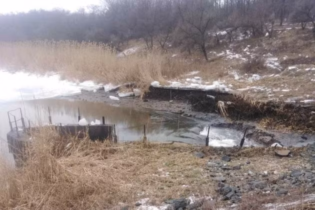 Theo thông tin của Ukraine, nước hiện đang tràn vào khu vực Stupka, nhà riêng của người dân địa phương và các tầng hầm nơi người dân trú ẩn tránh pháo kích đã bị ngập lụt. Vài ngày trước, Ukraine đã tuyên bố bắt đầu sơ tán dân thường khỏi Bakhmut; tuy nhiên nhiều người vẫn cố gắng ở lại.