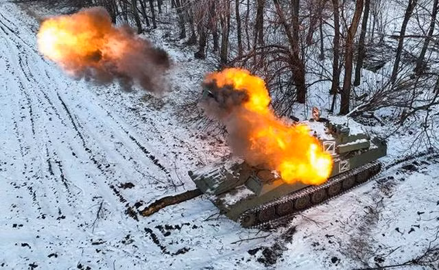 Do tuyết rơi, các đơn vị của Ukraine thực tế không có cơ hội sử dụng đường đất vào lúc này. Cho đến gần đây, con đường duy nhất tương đối an toàn và trải nhựa, đi qua khu làng Khromovo, nhưng nó đã nằm trong tầm kiểm soát hỏa lực của quân đội Nga; Morochko nói.