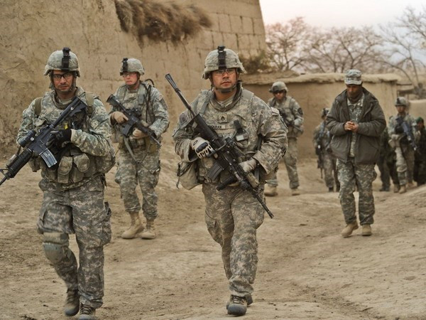 Trong những năm qua, lực lượng phiến quân Taliban đã hình thành sự hiểu biết ngầm với Quân đội Mỹ và cả hai không can thiệp vào nhau. Vì vậy, các cuộc đánh bom xe bên đường rất hiếm. Đây cũng là lý do khiến Taliban lật đổ chính phủ thân Mỹ ở Afghanistan, ngay sau khi quân Mỹ rút đi.