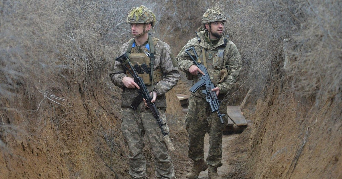 Chiến hào của Quân đội Ukraine hoàn toàn vô dụng trước hỏa lực áp đảo của Quân đội Nga, vị trí phòng ngự của Quân đội Ukraine chỉ đơn giản là một nghĩa địa. Dù họ có đào hào sâu đến đâu, cũng không thể chịu được đạn nhiệt áp và đạn pháo nổ trên không của quân Nga