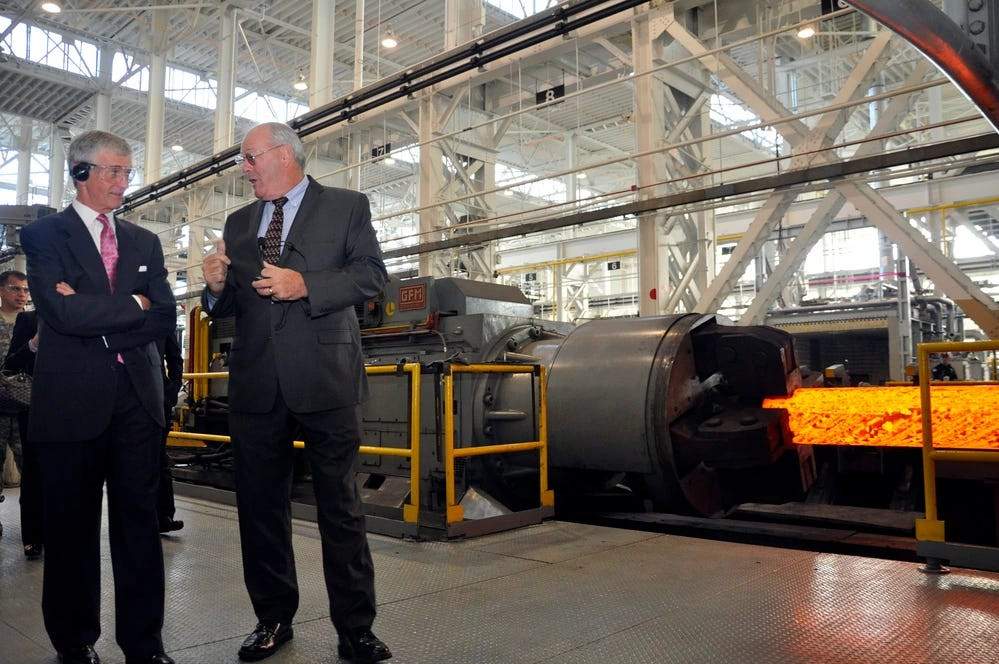 Những máy công cụ này hoàn toàn có thể sản xuất các sản phẩm dân sự cũng như quân sự. Ví dụ, nó có thể sản xuất động cơ tên lửa, phụ tùng máy bay, linh kiện điện tử, máy bay không người lái, xe bọc thép và nòng pháo.