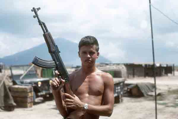 Ví dụ, một báo cáo của SEAL về số vũ khí chiến lợi phẩm thu được, chỉ ghi: “7.400 viên đạn AK-47, được giữ lại cho Đội Hai của SEAL”; theo Dockery, “Nguồn cung cấp đạn dược phổ biến nhất, là từ những nguồn chiến lợi phẩm”.