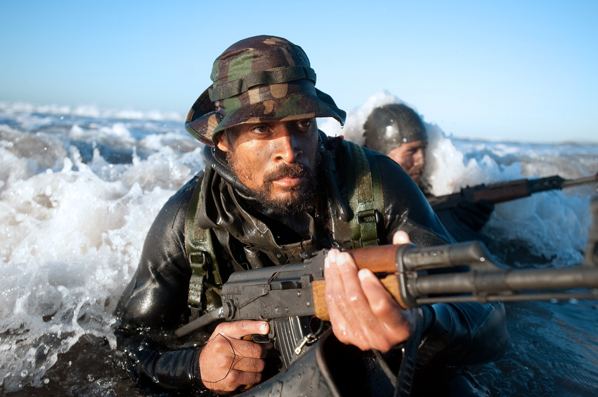 Lầu Năm Góc cũng bắt đầu phát triển chuỗi cung ứng bí mật nguồn cung cấp súng AK-47 của riêng mình. Các nhà thầu chính phủ Mỹ, đã chế tạo các loại đạn AK không có bất kỳ dấu hiệu nhận biết nào, để trang bị cho các nhóm biệt kích hoạt động ở khu vực 3 nước Đông Dương.