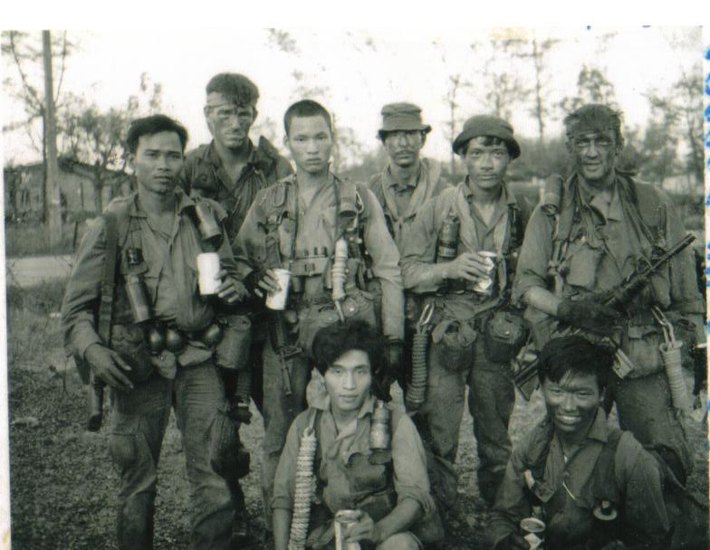 MACV-SOG cũng trang bị súng AK cho các đơn vị thám báo của quân ngụy, để đóng giả quân Giải phóng cùng với quân phục giả; một trong những đơn vị như vậy có mật danh là Earth Angels. Chỉ huy Mỹ cho rằng, quân Giải phóng sẽ ít có khả năng phát hiện ra các toán thám báo này.