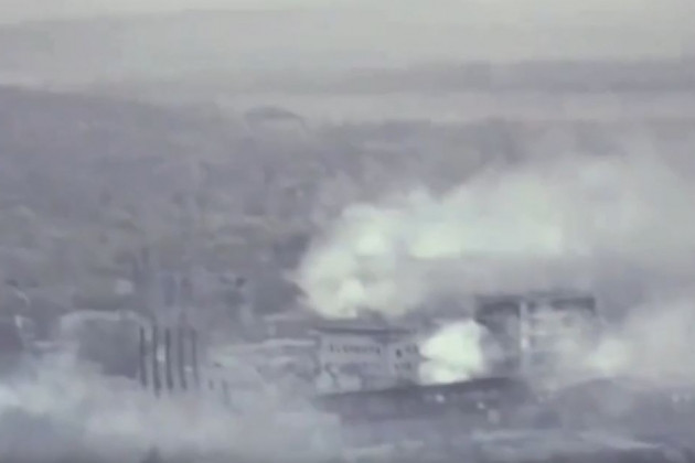 Đánh giá tình hình chiến tranh hiện tại, việc sử dụng chiến thuật của quân đội Nga tại khu vực Chasov Yar có vẻ cực kỳ linh hoạt. Cho dù đó là đòn tấn công chính xác của UAV FPV, hay cách bố trí chiến thuật tấn công gọng kìm bắc-nam, tất cả đều thể hiện kỹ năng chiến đấu và khả năng vận dụng chiến thuật linh hoạt. 