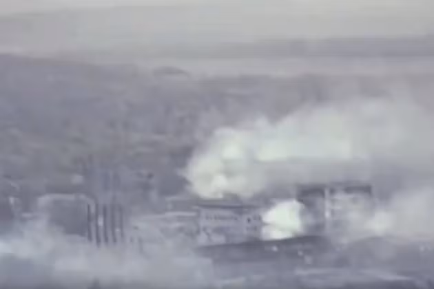 Đánh giá tình hình chiến tranh hiện tại, việc sử dụng chiến thuật của quân đội Nga tại khu vực Chasov Yar có vẻ cực kỳ linh hoạt. Cho dù đó là đòn tấn công chính xác của UAV FPV, hay cách bố trí chiến thuật tấn công gọng kìm bắc-nam, tất cả đều thể hiện kỹ năng chiến đấu và khả năng vận dụng chiến thuật linh hoạt. 