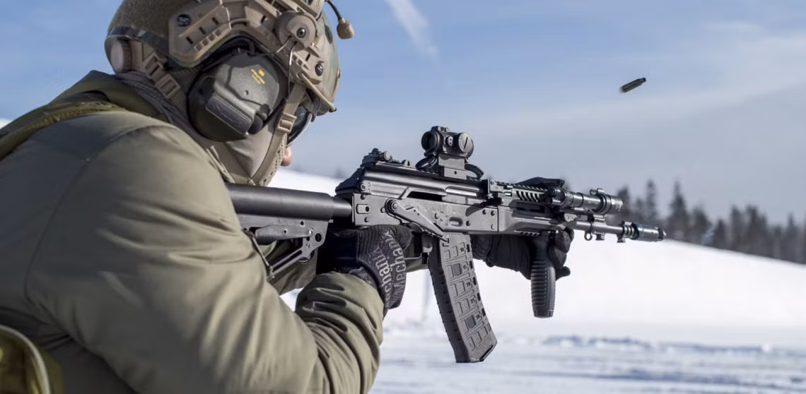 Việc thiết kế tay kéo khóa nòng kiểu M-16 cho AK-12 cũng sẽ gây tốn kém thêm cho ngân sách nhà nước và sau đó câu hỏi đặt ra: “Làm gì với hàng triệu khẩu AK-74”? Điều tương tự cũng sẽ xảy ra với việc tạo ra một nút thả băng đạn mới, do vậy sẽ phải thay đổi cấu tạo bên trong của AK.