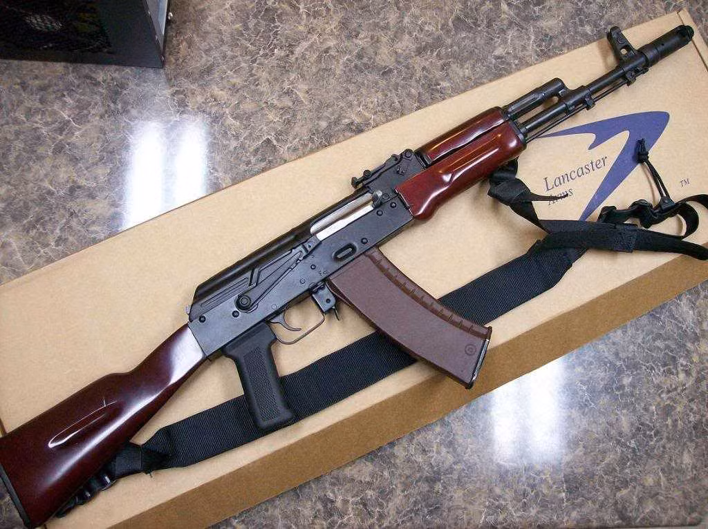 Nguyên mẫu AK-74M là một vũ khí đã lạc hậu trên cả phương diện trang bị và mặt ý thức hệ vào đầu thế kỷ XXI; khi các đối thủ nước ngoài của nó tỏ ra hiệu quả hơn trên chiến trường; nhất là sự phát triển của các loại giáp chống đạn cá nhân mới.