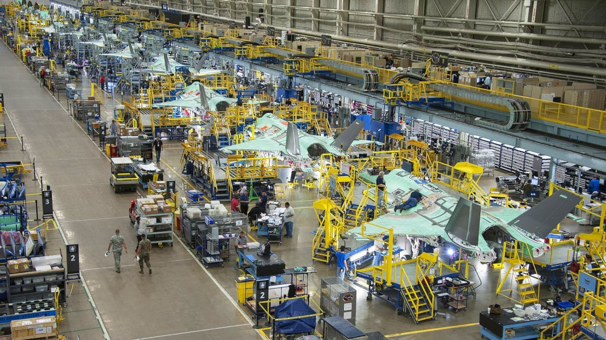 Nếu quay ngược về năm 2009, không có máy bay nào trong số này tồn tại khi Bộ trưởng Gates hủy bỏ F-22. Những người chỉ trích cáo buộc chấm dứt chương trình F-22 cho rằng, Mỹ đã hành động quá nóng vội.