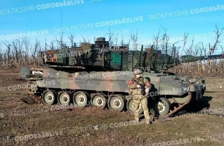 Quân đội Nga cũng đã chiếm được một số lượng lớn vũ khí của NATO trên chiến trường, bao gồm xe tăng M1A1 bị bỏ rơi và hỏng, xe chiến đấu bộ binh M2 Bradley và xe tăng Leopard 2. Đây là điều mà Mỹ không muốn thấy, khi nhiều huyền thoại về vũ khí của phương Tây đang lần lượt bị đập tan trên chiến trường.