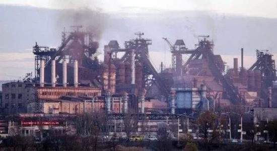 Xem đoạn video do Quân đội Nga công bố và vị trí của đoạn video mà các phóng viên hiện trường phỏng vấn, các đơn vị của Quân đội Nga dường như đã tiến đến giữa nhà máy vào chiều hôm qua, và xưởng đúc lớn nhất trong Nhà máy luyện kim Ilyich, dường như đã bị Quân đội Nga chiếm giữ hoàn toàn.