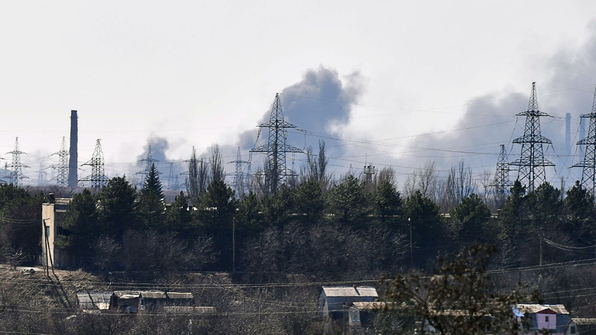 Hàng trăm quân của Tiểu đoàn Azov của đã bị bị Quân đội Nga tiêu diệt và bắt sống. Sau trận chiến tại khu đô thị của Mariupol, lực lượng tàn quân của Quân đội Ukraine và binh lính Tiểu đoàn Azov bị thiệt hại nặng; riêng quân của Tiểu đoàn Azov cũng bị thương vong rất nhiều.