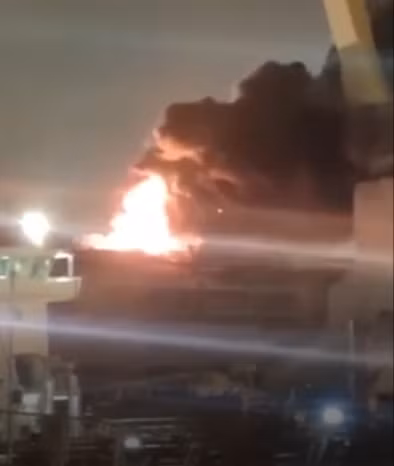 Theo một nguồn tin, hàng loạt vụ nổ đã xảy ra trên tàu Provorny và tiếng nổ có thể là do nổ bình gas (vì hiện tại tàu chưa có vũ khí trên); trong khi các nguồn tin khác bác bỏ thông tin đó. Nhưng đánh giá về quy mô của đám cháy, tất cả đều cho rằng, thiệt hại đối với tàu Provorny là rất lớn.