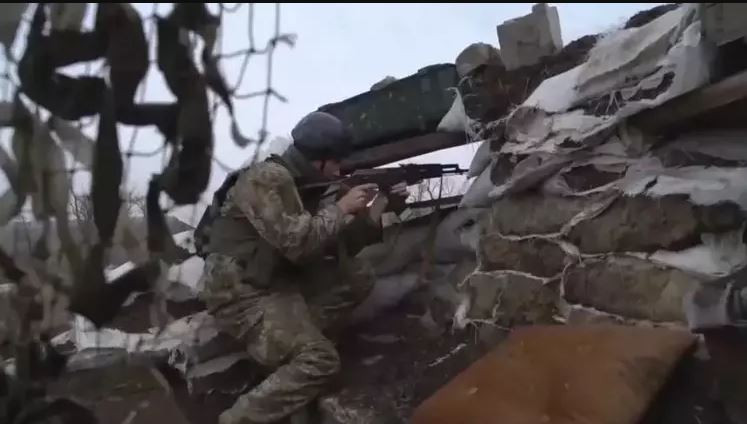 Tuy nhiên Quân đội Ukraine đã dàn trải lực lượng quá nhiều trong cuộc phản công, bao gồm cả việc cố gắng chiếm lại Bakhmut và ngăn chặn Quân đội Nga chiếm Kupyansk và Liman, hai khu vực được Quân đội Ukraine phản công hồi tháng 9 năm ngoái, chiếm lại được. 