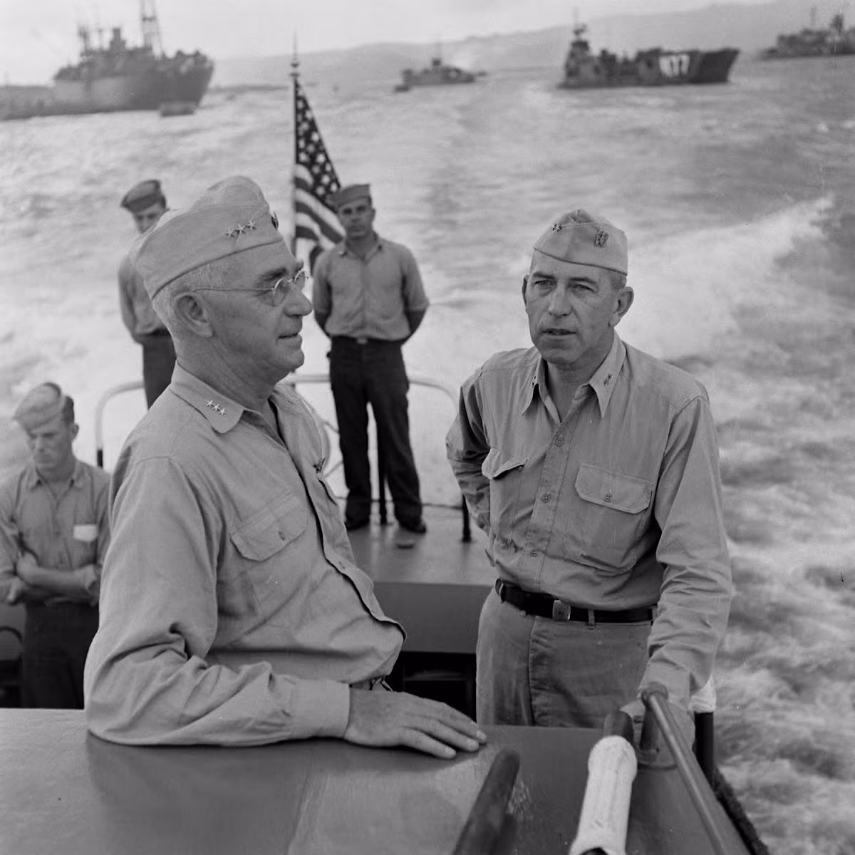 Cũng trong đêm hôm đó, Đài phát thanh Tokyo báo tin Mỹ tấn công Iwo Jima. Chuẩn đô đốc Richmond Kelly Turner, tư lệnh lực lượng đổ bộ đã bị đài phát thanh này cảnh cáo: “Turner, người chịu trách nhiệm về cái chết của hàng ngàn binh sĩ chúng ta, sẽ không bao giờ trở về được. Chúng ta sẽ giết ông ta, tế các vong hồn chiến sĩ đã hi sinh vì Tổ quốc Đại Nhật Bản”.