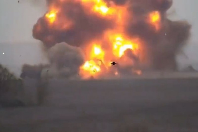 Cũng trong ngày hôm nay, Quân đội Ukraine lần đầu sử dụng tên lửa chống tăng Javelin của Mỹ phá hủy hai xe bọc thép của phía Ukraine. Một đoạn video của Ukraine thực hiện từ khu vực định cư Popasnaya đã xuất hiện trên mạng, người xem có thể thấy khoảnh khắc tên lửa Jevelin tiêu diệt 2 xe bọc thép.