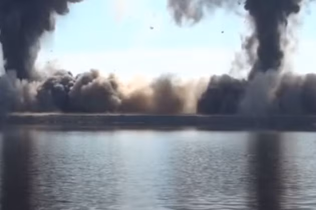 Kết quả của cuộc tấn công bất ngờ của Quân đội Ukraine đã làm phá hủy đáng kể nhà cửa khu dân cư Belaya Kamenka; theo các nguồn tin, phía Quân đội Ukraine đã bắn ít nhất 30 quả đạn pháo 30mm từ xe chiến đấu bộ binh BMP-2 và 37 quả đạn từ súng phóng lựu AGS-17 vào các chốt kiểm soát của dân quân tại đây và nhà dân. 