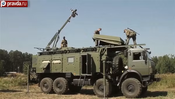 Một số UAV TB2 rõ ràng đã lạc đường và một số đã bay vào không phận của nước láng giềng Iran. Đây là một chỉ số về khả năng của tổ hợp tác chiến điện tử của Nga trong cuộc chiến ở Nagorno-Karabakh và cho phép chúng tôi trả lời câu hỏi: Liệu hệ thống tác chiến điện tử do Nga sản xuất như vậy, có phù hợp với Serbia hay không”, tờ báo đưa tin.