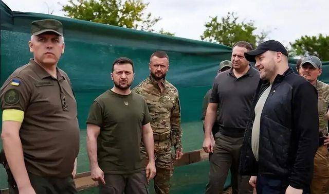 Moscow hy vọng Ukraine cuối cùng sẽ tự nguyện từ bỏ, hoặc kiệt quệ trước một cuộc xung đột dài bất tận. Các nhà hoạch định chính sách Nga hiện đang dựa vào chiến tranh thông tin và thu hẹp nguồn cung cấp năng lượng cho châu Âu, để làm suy yếu viện trợ quốc tế cho Ukraine. Trong con mắt của Điện Kremlin, chiến lược này có thể thành công và người Nga có thể sẽ tiếp tục làm như vậy.