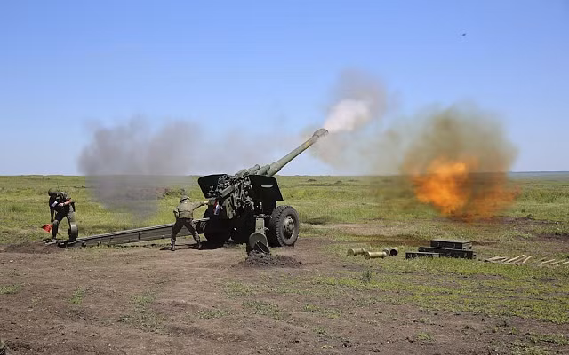 Mặc dù pháo 2A65 "Muta-B" của Nga tầm bắn tối đa có thể đạt tới 28,9 km khi dùng đạn tăng tầm, nhưng quân đội Nga lại thiếu loại đạn đặc biệt này. Chưa kể các loại đạn dẫn đường chính xác như "Excalibur" của Mỹ có tầm bắn xa hơn và mức chính xác cao hơn.