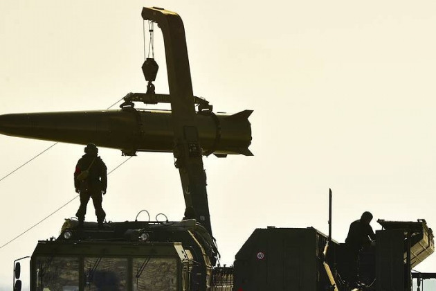 Nga phải xem xét, liệu lãnh thổ của Nga có bị coi là đối tượng cho vũ khí tấn công có chủ đích hay không. Tất nhiên, Nga không thể đồng ý với điều này. Chúng tôi sẽ thực hiện tất cả các biện pháp cần thiết, để chống lại mối đe dọa bằng các biện pháp quân sự”; hết lời dẫn.