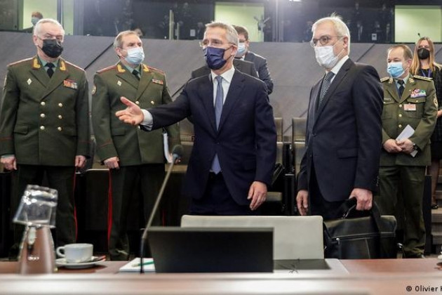 Các cuộc đàm phán với NATO tại Brussels, kết thúc với thất bại giành cho phía Nga, buộc lực lượng vũ trang Nga phải quyết định sử dụng một loạt các biện pháp can thiệp quân sự chống lại liên minh quân sự này.