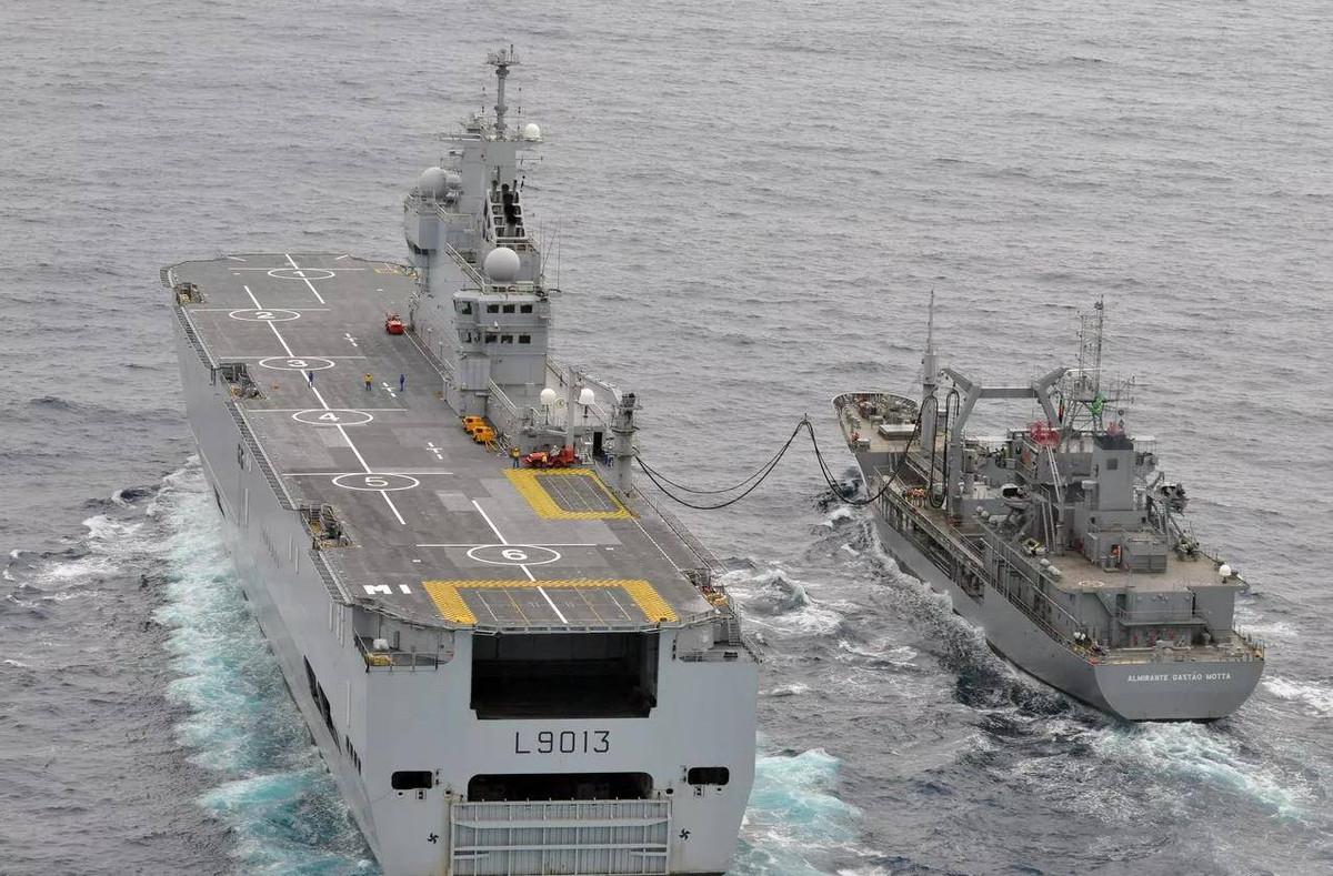 Mistral: Lớp tàu đổ bộ tấn công hiện đại nhất của Hải quân Pháp - Hình 3 Mistral: Lop tau do bo tan cong hien dai nhat cua Hai quan Phap-Hinh-3