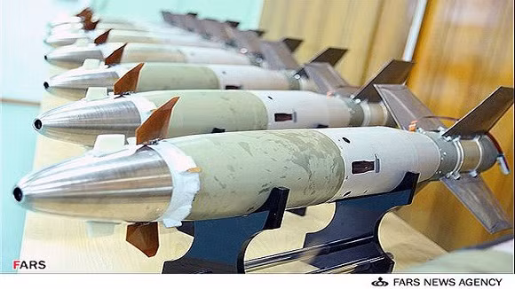 Ngoài ra lực lượng Hezbollah ở Liban đã phóng tên lửa chống tăng Typhoon do Iran sản xuất và tên lửa 122 mm được sử dụng để tấn công các vị trí phòng thủ của Quân đội Israel ở khu vực biên giới. 