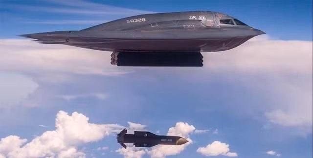 Trên thực tế, bom xuyên có giá thành đắt hơn bom thường, và được dùng chủ yếu được sử dụng để tấn công các căn cứ quân sự ngầm và việc sử dụng nó tương đối hạn chế.