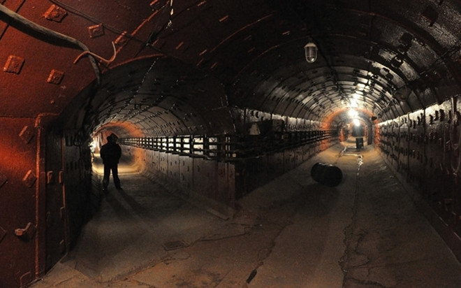 Hiện nay các quốc gia đã thực hiện các biện pháp, để nâng cao khả năng bảo vệ các công trình ngầm; không chỉ xây dựng các công trình ngầm trong lòng các quả núi; mà còn phát triển các vật liệu tổng hợp, ngăn chặn hiệu quả đầu xuyên của bom.