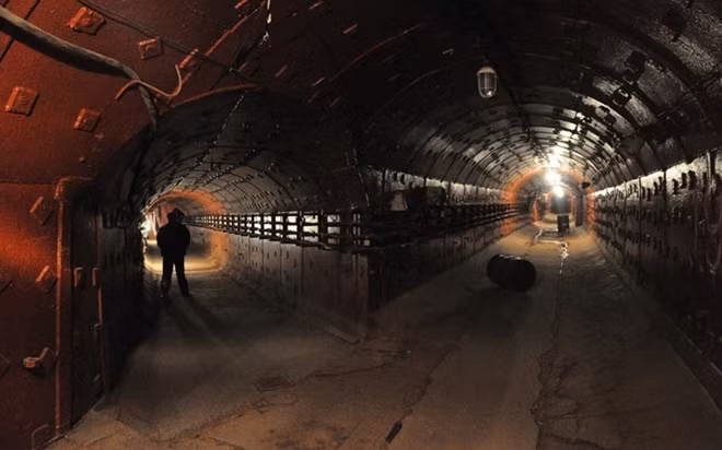 Hiện nay các quốc gia đã thực hiện các biện pháp, để nâng cao khả năng bảo vệ các công trình ngầm; không chỉ xây dựng các công trình ngầm trong lòng các quả núi; mà còn phát triển các vật liệu tổng hợp, ngăn chặn hiệu quả đầu xuyên của bom.