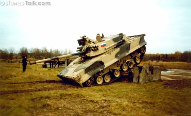 Sự xuất hiện của súng cối tự hành 2S31 Vena trên chiến trường, có thể khiến Quân đội Ukraine lo ngại, vì Quân đội Nga đang phát triển các phương pháp phòng ngự chủ động mới và phương pháp đột phá các khu vực kiên cố phức tạp, trong điều kiện thiếu thời gian bắn chuẩn bị của pháo binh. 