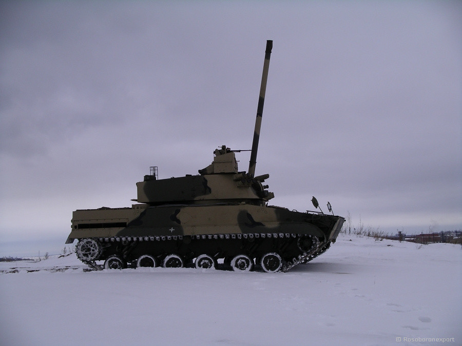 Trên chiến trường Ukraine, một khẩu pháo tự hành bắn nhanh, đặc biệt với sự giúp đỡ của máy tính, có thể trở thành vũ khí lý tưởng. Thực tế là pháo binh Nga bắn nhiều, nhưng độ chính xác kém, vì họ không có thời gian cho việc quan sát và sửa bắn. Lý do là phải “bắn nhanh và chạy”, nếu không sẽ bị pháo binh Ukraine phản pháo chính xác. 